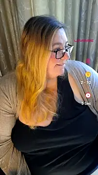 Snapshot of Iceprincess2bad4u chatting on 07/04/26, 06:41 Iceprincess2bad4u online show from 07/04/26, 06:41