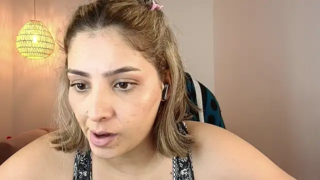 Snapshot of YummyAnna_ chatting on 06/10/26, 08:19 YummyAnna online show from 06/10/26, 08:19