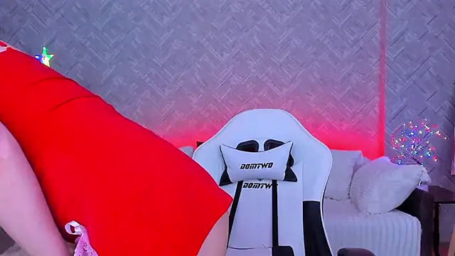 Snapshot of EvaBarsa_ chatting on 12/15/24, 12:18 EvaBarsa online show from 12/15/24, 12:18