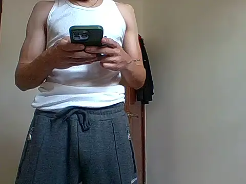 Snapshot of Rosecock69 chatting on 04/27/26, 02:37 Rosecock69 online show from 04/27/26, 02:37