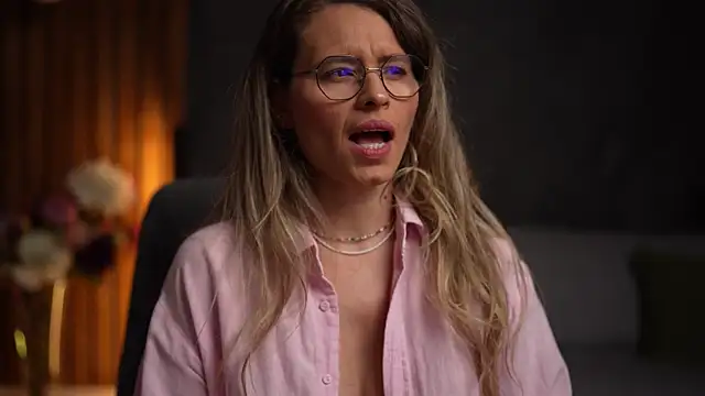 Snapshot of BrandyWhite chatting on 11/25/25, 05:18 BrandyWhite online show from 11/25/25, 05:18