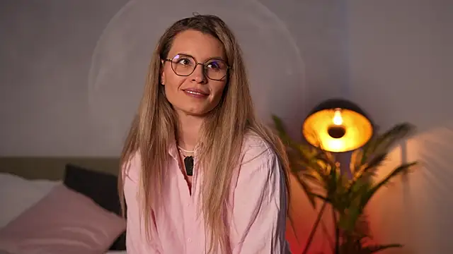 Snapshot of BrandyWhite chatting on 04/21/26, 07:03 BrandyWhite online show from 04/21/26, 07:03