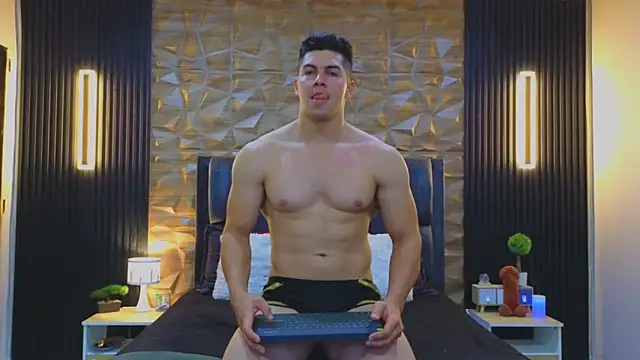 Snapshot of FelipeAndMarcello3 chatting on 01/29/25, 10:01 FelipeAndMarcello3 online show from 01/29/25, 10:01