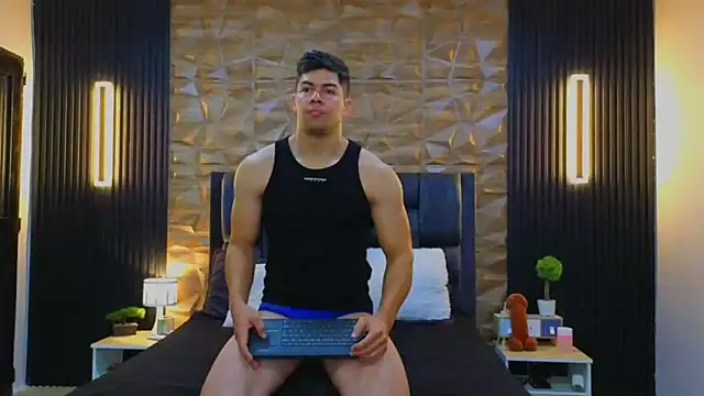 Snapshot of FelipeAndMarcello3 chatting on 02/03/25, 02:34 FelipeAndMarcello3 online show from 02/03/25, 02:34