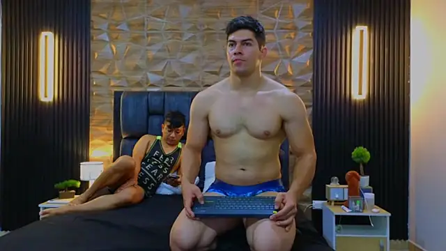 Snapshot of FelipeAndMarcello3 chatting on 02/13/25, 03:56 FelipeAndMarcello3 online show from 02/13/25, 03:56