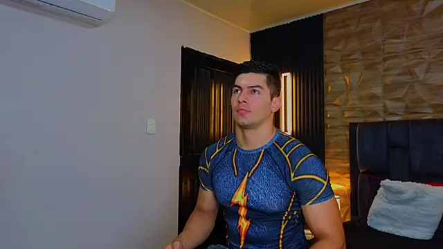 Snapshot of FelipeAndMarcello3 chatting on 02/13/25, 10:54 FelipeAndMarcello3 online show from 02/13/25, 10:54