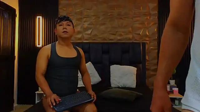 Snapshot of FelipeAndMarcello3 chatting on 02/18/25, 02:16 FelipeAndMarcello3 online show from 02/18/25, 02:16