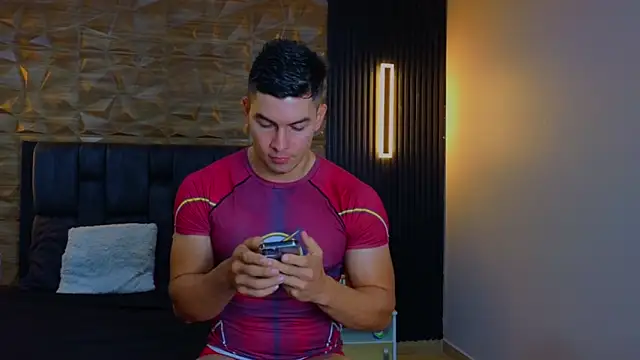 Snapshot of FelipeAndMarcello3 chatting on 02/20/25, 11:10 FelipeAndMarcello3 online show from 02/20/25, 11:10