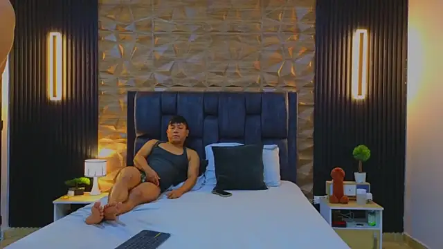 Snapshot of FelipeAndMarcello3 chatting on 03/04/25, 02:32 FelipeAndMarcello3 online show from 03/04/25, 02:32