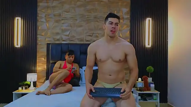 Snapshot of FelipeAndMarcello3 chatting on 03/05/25, 02:12 FelipeAndMarcello3 online show from 03/05/25, 02:12