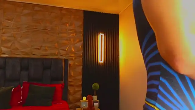 Snapshot of FelipeAndMarcello3 chatting on 03/10/25, 11:06 FelipeAndMarcello3 online show from 03/10/25, 11:06