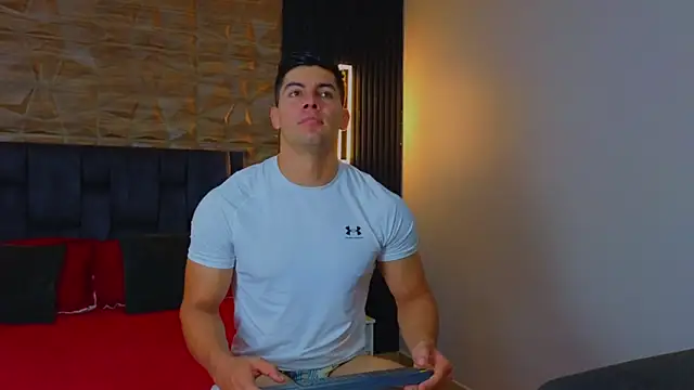 Snapshot of FelipeAndMarcello3 chatting on 03/14/25, 07:01 FelipeAndMarcello3 online show from 03/14/25, 07:01