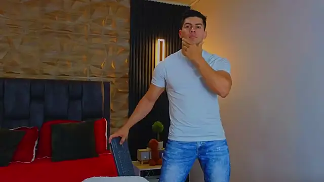 Snapshot of FelipeAndMarcello3 chatting on 03/14/25, 10:38 FelipeAndMarcello3 online show from 03/14/25, 10:38