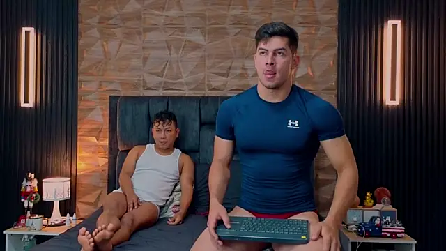 Snapshot of FelipeAndMarcello3 chatting on 11/17/25, 02:45 FelipeAndMarcello3 online show from 11/17/25, 02:45