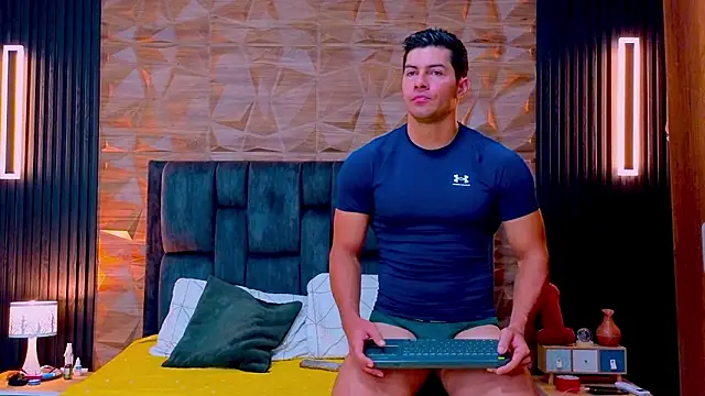 Snapshot of FelipeAndMarcello3 chatting on 03/23/26, 02:43 FelipeAndMarcello3 online show from 03/23/26, 02:43