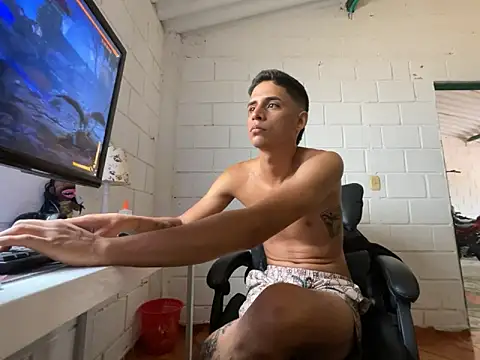 Snapshot of Max_TheHorseDick chatting on 10/12/25, 06:18 Max TheHorseDick online show from 10/12/25, 06:18