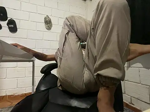 Snapshot of Max_TheHorseDick chatting on 06/20/26, 01:52 Max TheHorseDick online show from 06/20/26, 01:52
