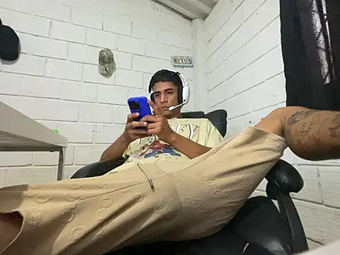 Snapshot of Max_TheHorseDick chatting on 07/09/26, 04:33 Max TheHorseDick online show from 07/09/26, 04:33