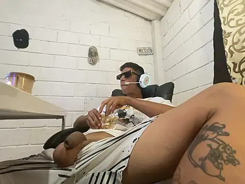 Snapshot of Max_TheHorseDick chatting on 07/22/26, 08:55 Max TheHorseDick online show from 07/22/26, 08:55