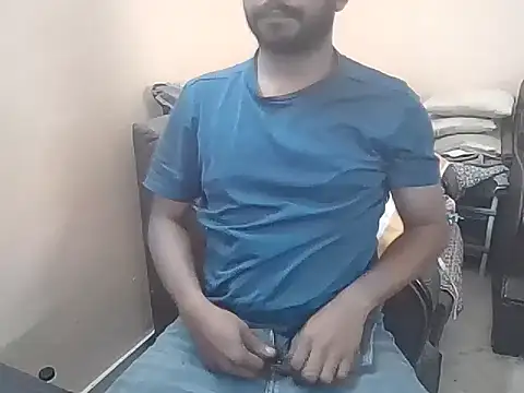 Snapshot of redvelvet_4 chatting on 11/13/25, 04:11 redvelvet 4 online show from 11/13/25, 04:11