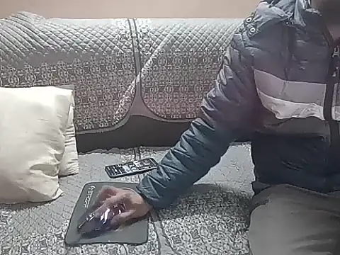 Snapshot of redvelvet_4 chatting on 12/19/25, 06:26 redvelvet 4 online show from 12/19/25, 06:26