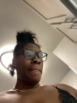 Snapshot of Foreignthababyy chatting on 04/22/26, 03:13 Foreignthababyy online show from 04/22/26, 03:13