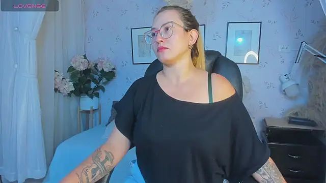 Snapshot of halaaa_1 chatting on 11/07/25, 12:16 halaaa 1 online show from 11/07/25, 12:16