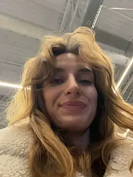 Snapshot of -AngelAri- chatting on 03/15/26, 06:03 -AngelAri- online show from 03/15/26, 06:03