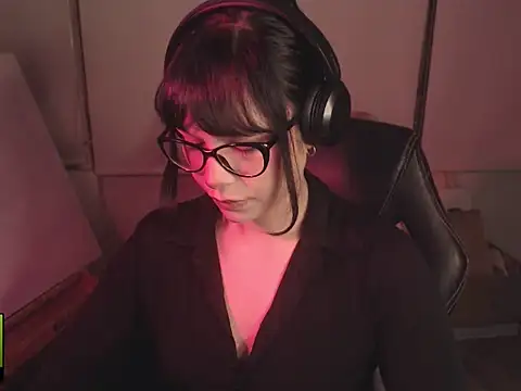 Snapshot of alien__show chatting on 03/23/26, 01:31 alien show online show from 03/23/26, 01:31