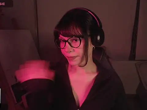 Snapshot of alien__show chatting on 04/14/26, 03:34 alien show online show from 04/14/26, 03:34