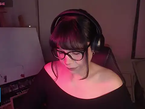 Snapshot of alien__show chatting on 04/15/26, 10:00 alien show online show from 04/15/26, 10:00