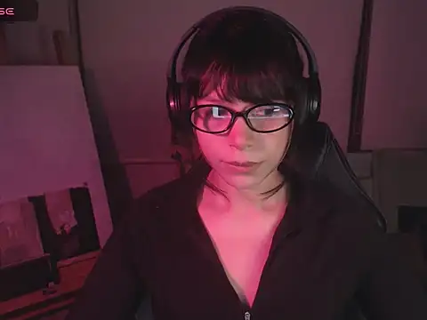 Snapshot of alien__show chatting on 04/21/26, 04:30 alien show online show from 04/21/26, 04:30