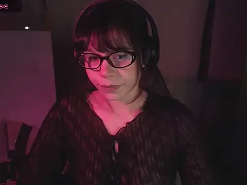 Snapshot of alien__show chatting on 04/23/26, 04:24 alien show online show from 04/23/26, 04:24