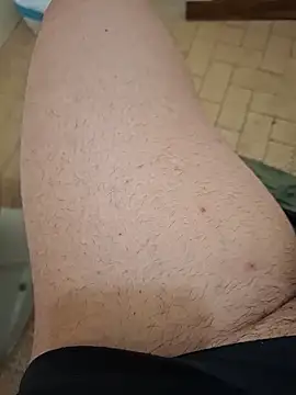 Snapshot of Frossi94 chatting on 04/14/26, 02:01 Frossi94 online show from 04/14/26, 02:01