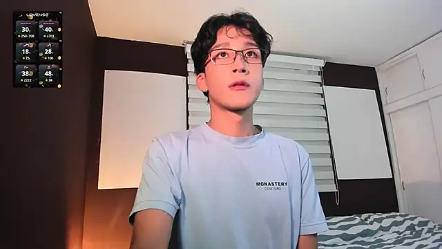 Snapshot of tom_Howard chatting on 03/30/26, 10:00 tom Howard online show from 03/30/26, 10:00