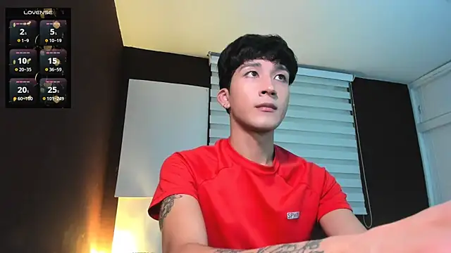 Snapshot of tom_Howard chatting on 04/18/26, 05:00 tom Howard online show from 04/18/26, 05:00