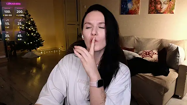 Snapshot of Val_lava chatting on 12/17/24, 11:38 Val lava online show from 12/17/24, 11:38