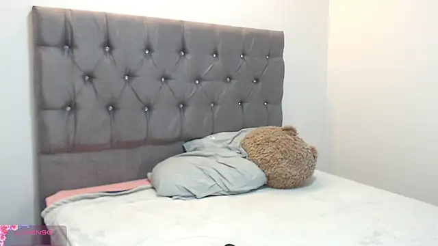 Snapshot of Maya_Lewis chatting on 12/12/24, 11:36 Maya Lewis online show from 12/12/24, 11:36