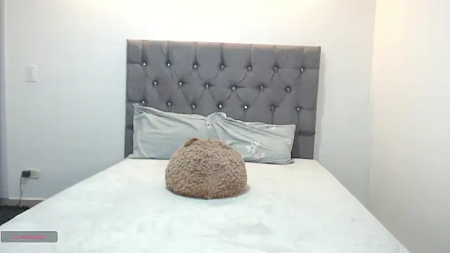 Snapshot of Maya_Lewis chatting on 03/05/25, 10:43 Maya Lewis online show from 03/05/25, 10:43