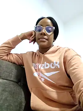 Snapshot of Maya_Lewis chatting on 10/05/25, 05:39 Maya Lewis online show from 10/05/25, 05:39