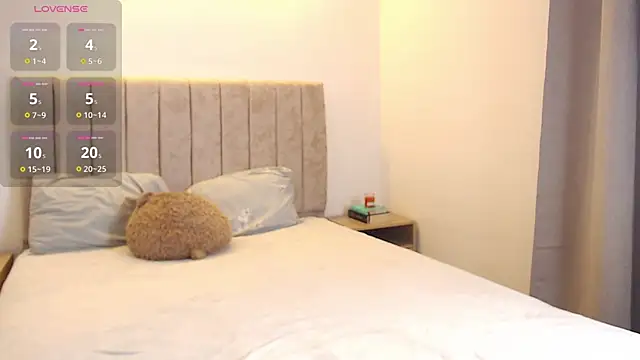 Snapshot of Maya_Lewis chatting on 10/07/25, 10:51 Maya Lewis online show from 10/07/25, 10:51