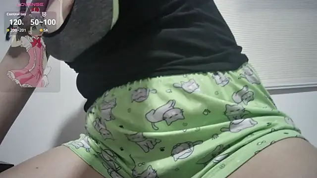 Snapshot of Haru_Queenn chatting on 11/05/25, 04:01 Haru Queenn online show from 11/05/25, 04:01