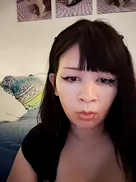 Snapshot of Haru_Queenn chatting on 11/25/25, 02:33 Haru Queenn online show from 11/25/25, 02:33