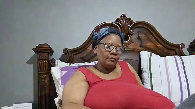 Snapshot of SEXYBOOBSNASS chatting on 10/18/25, 05:46 SEXYBOOBSNASS online show from 10/18/25, 05:46