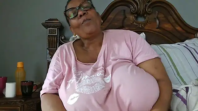 Snapshot of SEXYBOOBSNASS chatting on 11/03/25, 06:03 SEXYBOOBSNASS online show from 11/03/25, 06:03