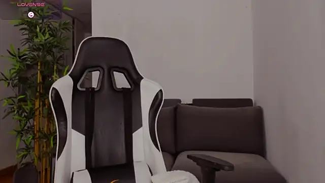 Snapshot of Jaylee_Krys chatting on 10/15/25, 05:02 Jaylee Krys online show from 10/15/25, 05:02