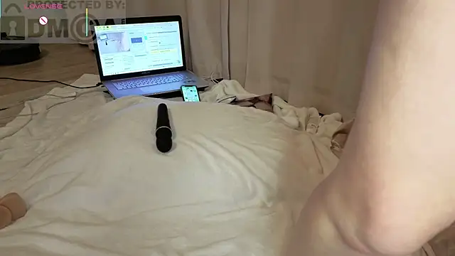 Snapshot of sexyshowow chatting on 12/19/25, 02:35 sexyshowow online show from 12/19/25, 02:35