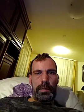 Snapshot of madmac80fun chatting on 03/23/25, 03:32 madmac80fun online show from 03/23/25, 03:32