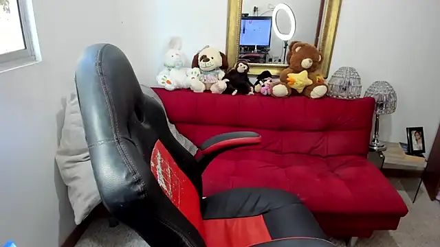 NicolettColin online show from 12/04/24, 07:23