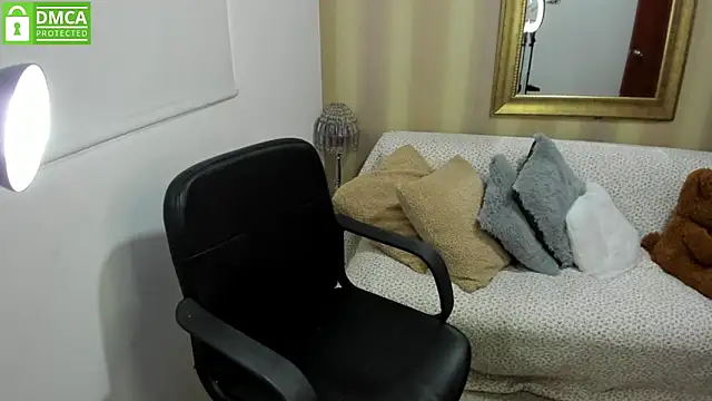 NicolettColin online show from 09/30/25, 06:24